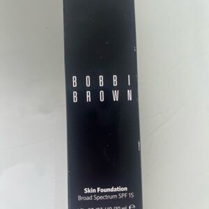 Bobbi Brown Tan Liquid Foundation Natural Finish